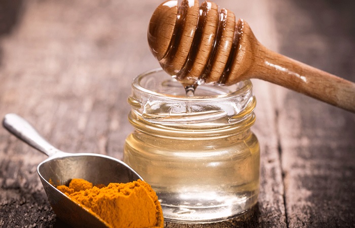 Mặt nạ mật ong & tinh bột nghệ dưỡng da khô mụn