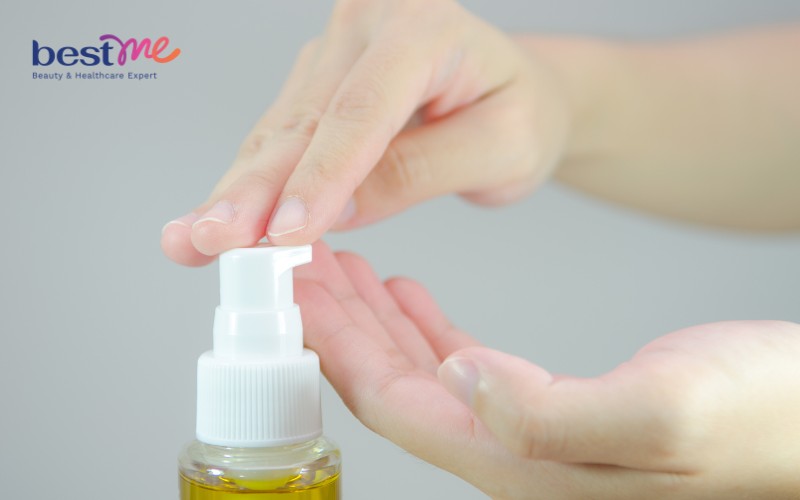 Dầu tẩy trang không cần dùng đến bông tẩy trang