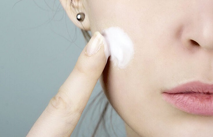 Da thường có thể chọn kem dưỡng vừa dưỡng ẩm vừa dưỡng sáng