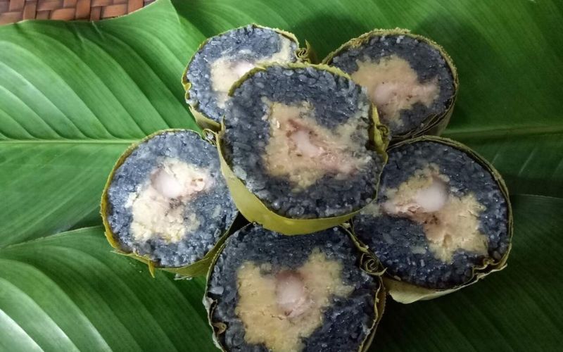 Cách làm bánh chưng đen chuẩn vị núi rừng  - 1