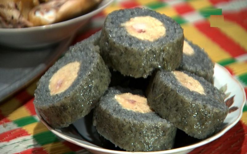 Cách làm bánh chưng đen chuẩn vị núi rừng  - 5