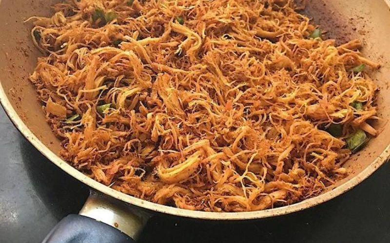 cach-lam-kho-ga-la-chanh-cuc-dua-mieng-nham-nhi-ngay-tet-5 Cách làm khô gà lá chanh cực đưa miệng nhâm nhi ngày Tết - 5