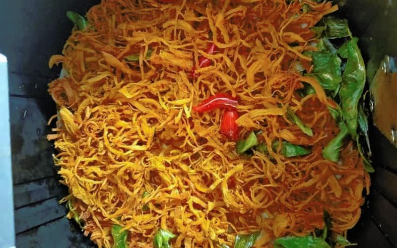 cach-lam-kho-ga-la-chanh-cuc-dua-mieng-nham-nhi-ngay-tet-6 Cách làm khô gà lá chanh cực đưa miệng nhâm nhi ngày Tết - 6