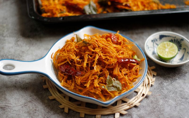 cach-lam-kho-ga-la-chanh-cuc-dua-mieng-nham-nhi-ngay-tet-8 Cách làm khô gà lá chanh cực đưa miệng nhâm nhi ngày Tết - 8