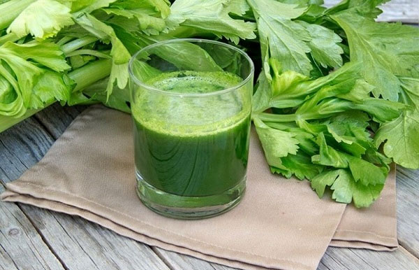 Công thức nước ép cần tây đơn giản giảm cân cực kì hiệu quả