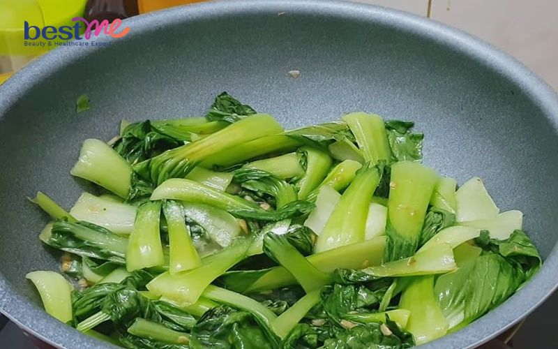 cach-lam-thit-bo-xao-rau-cai-cuc-ngon-chi-voi-3-buoc-don-gian-4 Cách làm thịt bò xào rau cải cực ngon chỉ với 3 bước đơn giản - 4