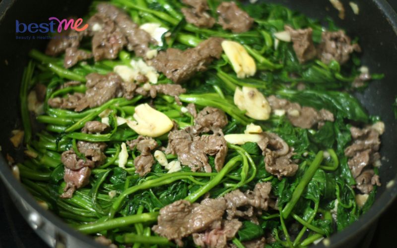 cach-lam-thit-bo-xao-rau-muong-gion-ngon-xanh-muot--5 Cách làm thịt bò xào rau muống giòn ngon, xanh mướt - 5