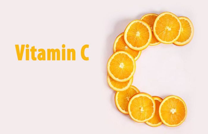 Thành phần vitamin C giúp hạn chế tác động từ tia tử ngoại lên da