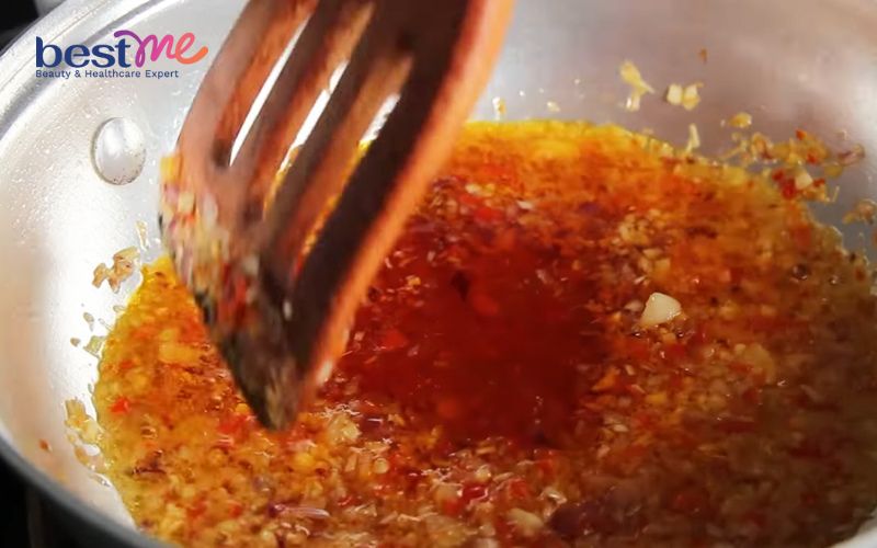cach-nau-bun-bo-gio-heo-chuan-vi-hue-cuc-don-gian-tai-nha-5 Cách nấu bún bò giò heo chuẩn vị Huế cực đơn giản tại nhà - 5