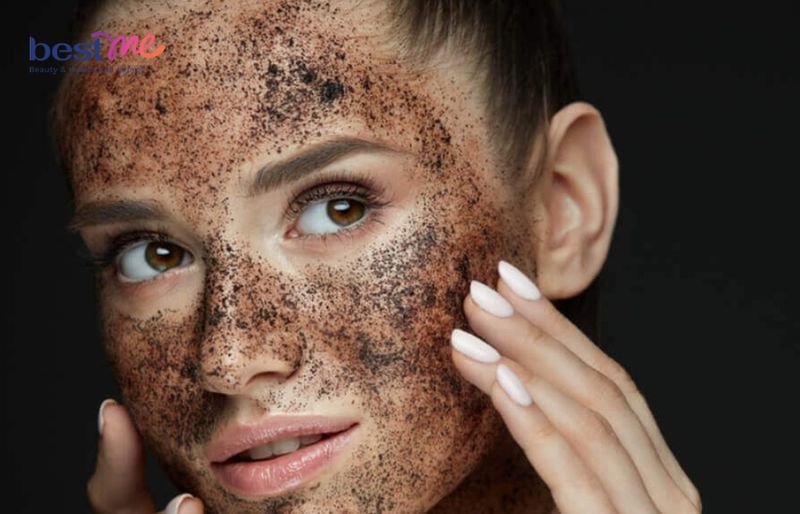 Tẩy da chết với tần suất dày đặc sẽ khiến da bị bào mòn và mỏng đi trông thấy