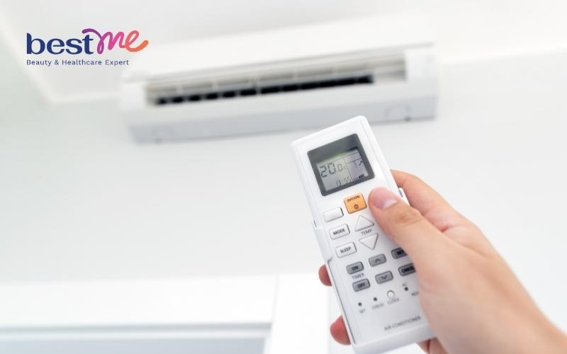 Ngồi phòng điều hòa nhiều giờ liền có thể khiến môi bị khô