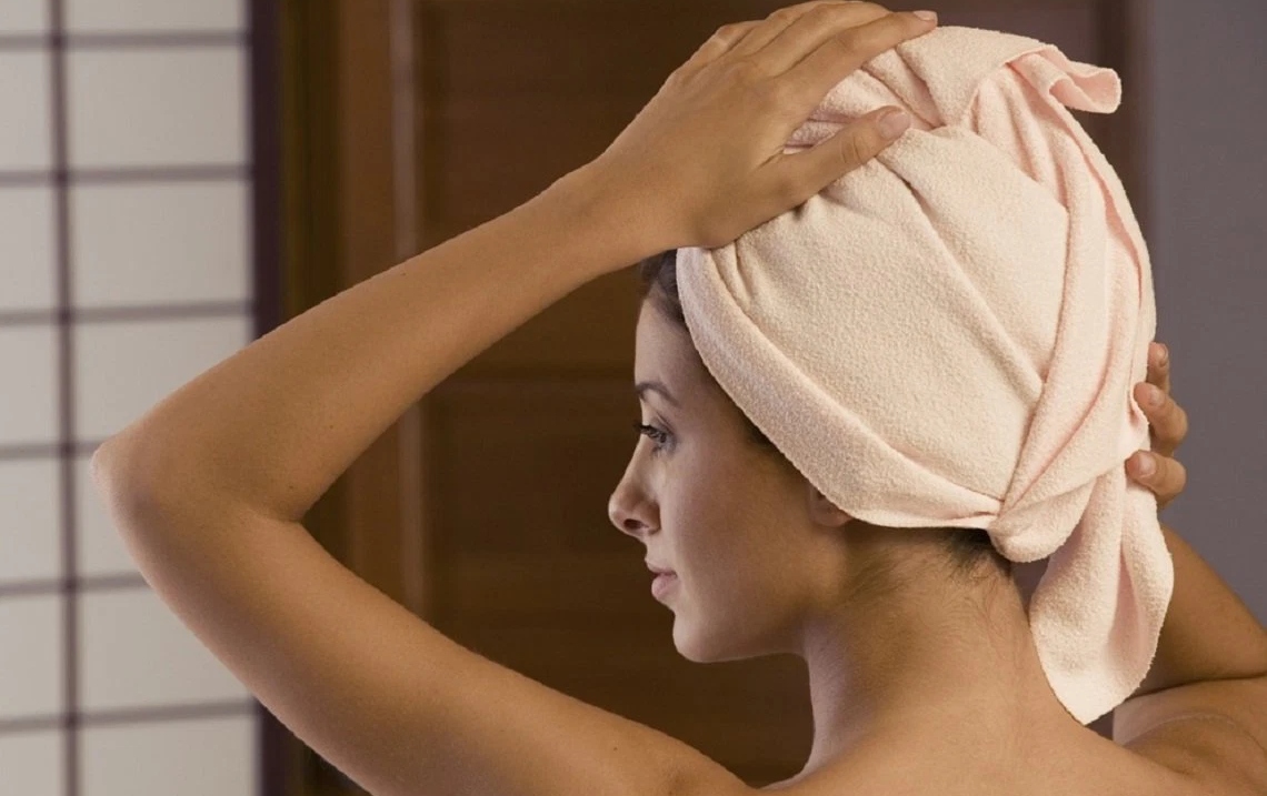 Cách ủ tóc tại nhà: Nên ủ tóc trước hay sau khi gội đầu? - 10