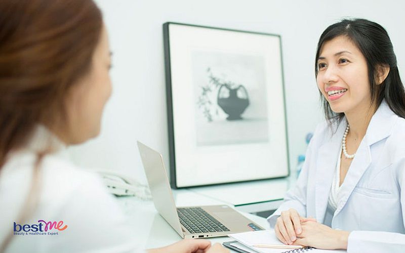 Kiểm tra tình trạng da trước khi tiến hành cấy tảo