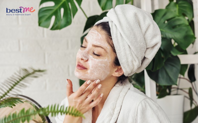 Đắp mặt nạ tự nhiên chăm sóc da bị mụn ẩn