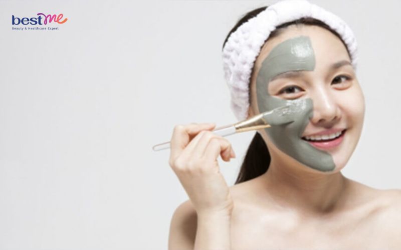 Đắp mặt nạ đất sét dưỡng da