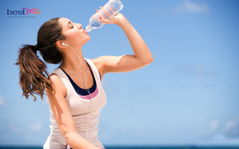 Uống đủ nước trong ngày nắng nóng