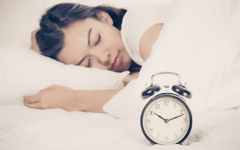 Ngủ đủ giấc, cơ thể sẽ có thời gian để tái tạo da giúp da trắng sáng