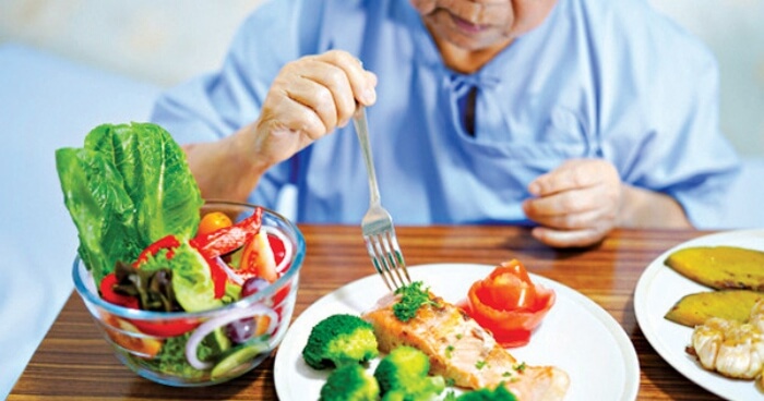 Để tránh di chứng hậu covid, bạn nên đảm bảo cho F0 chế độ ăn uống tăng cường dinh dưỡng gồm bữa ăn 3-5 bữa ăn mỗi ngày