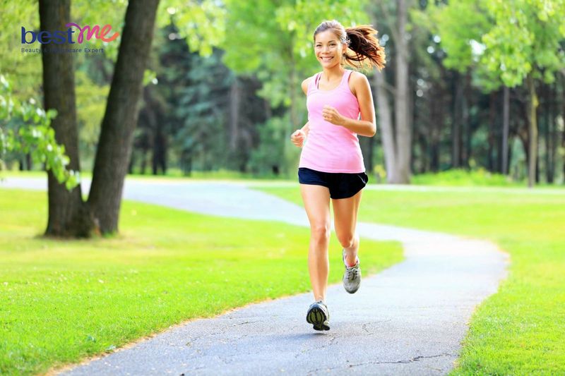 Khi chạy ngoài trời, sự thay đổi về phong cảnh, không khí trong lành sẽ mang lại cảm giác thú vị cho người chạy