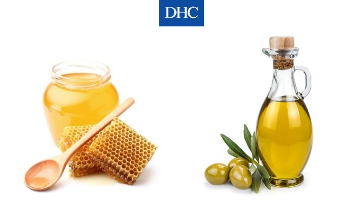 Tẩy da chết bằng mật ong và dầu oliu còn đồng thời cấp ẩm cho da không bị khô