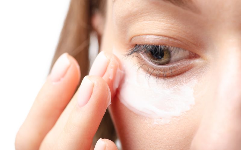 Một số lưu ý khi chọn kem dưỡng mắt