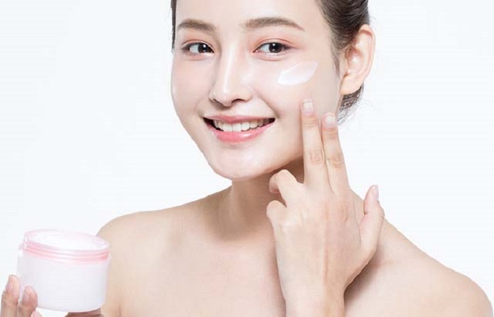 Bôi kem chống nắng sau bước dưỡng da và trước bước trang điểm
