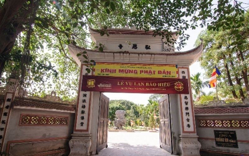 chua-gi-o-ho-tay-16-ngoi-chua-ho-tay-dep-va-thieng-nhat-5 Chùa gì ở Hồ Tây? 16 ngôi chùa Hồ Tây đẹp và thiêng nhất - 5