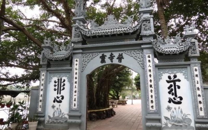chua-gi-o-ho-tay-16-ngoi-chua-ho-tay-dep-va-thieng-nhat-7 Chùa gì ở Hồ Tây? 16 ngôi chùa Hồ Tây đẹp và thiêng nhất - 7