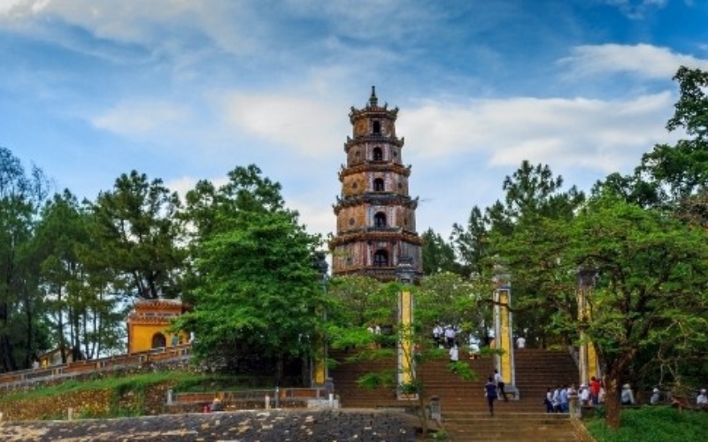 chua-thien-mu-o-dau-hinh-anh-kinh-nghiem-di-chua-du-xuan-10 Chùa Thiên Mụ ở đâu? Hình ảnh, kinh nghiệm đi chùa du xuân - 10