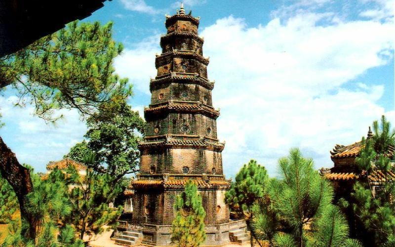 chua-thien-mu-o-dau-hinh-anh-kinh-nghiem-di-chua-du-xuan-2 Chùa Thiên Mụ ở đâu? Hình ảnh, kinh nghiệm đi chùa du xuân - 2