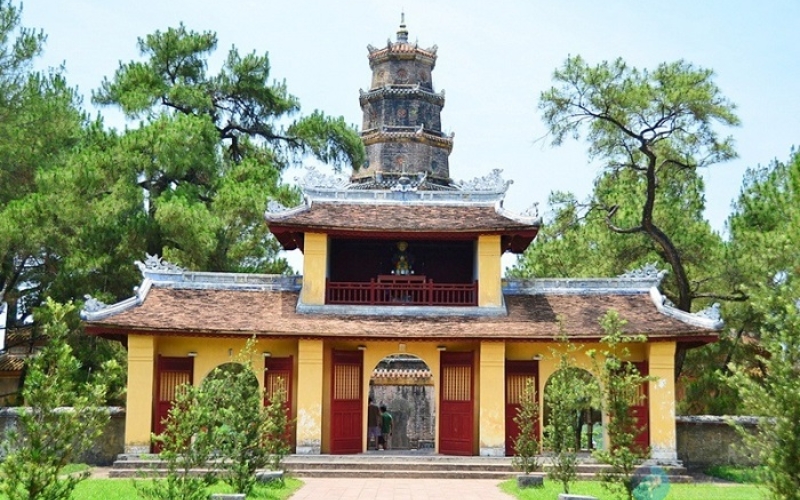 chua-thien-mu-o-dau-hinh-anh-kinh-nghiem-di-chua-du-xuan-3 Chùa Thiên Mụ ở đâu? Hình ảnh, kinh nghiệm đi chùa du xuân - 3
