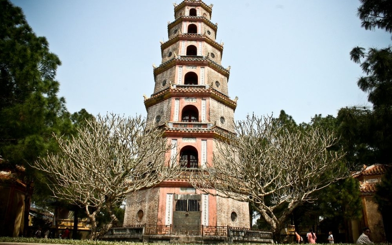 chua-thien-mu-o-dau-hinh-anh-kinh-nghiem-di-chua-du-xuan-7 Chùa Thiên Mụ ở đâu? Hình ảnh, kinh nghiệm đi chùa du xuân - 7