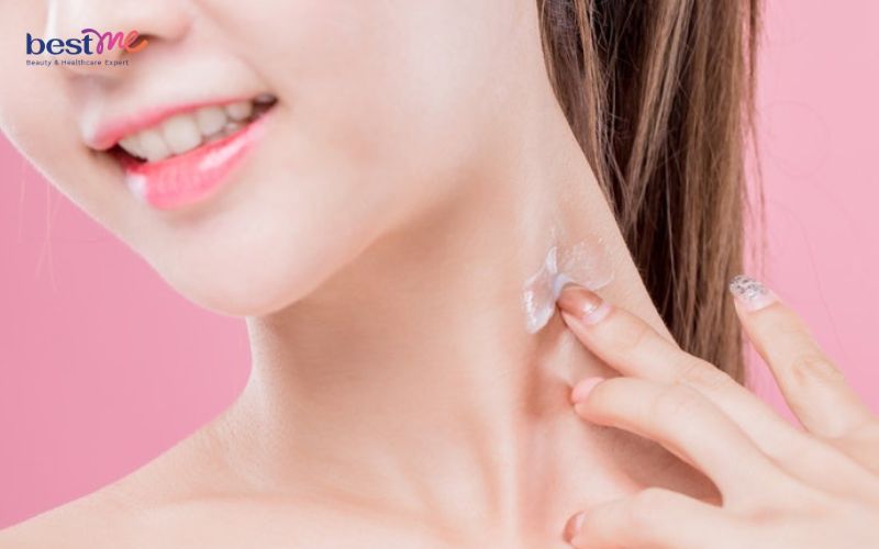 co-can-cham-soc-da-vung-co-khong-mach-ban-7-cach-cham-soc-da-co-trang-min-2 Có cần chăm sóc da vùng cổ không? Mách bạn 7 cách chăm sóc da cổ trắng mịn - 2