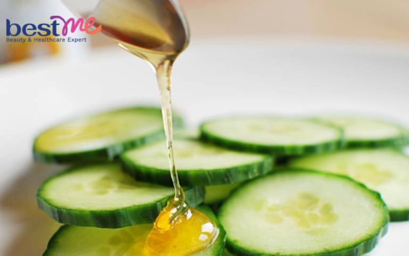 Dưa leo cùng mật ong giúp dưỡng ẩm và làm sáng da