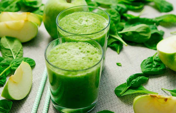 Nước ép cần tây táo