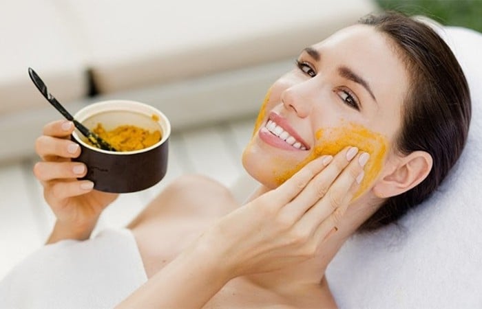 Đắp mặt nạ chính là cách tiếp thêm chất dinh dưỡng và độ ẩm để nuôi dưỡng làn da từ ngoài vào trong