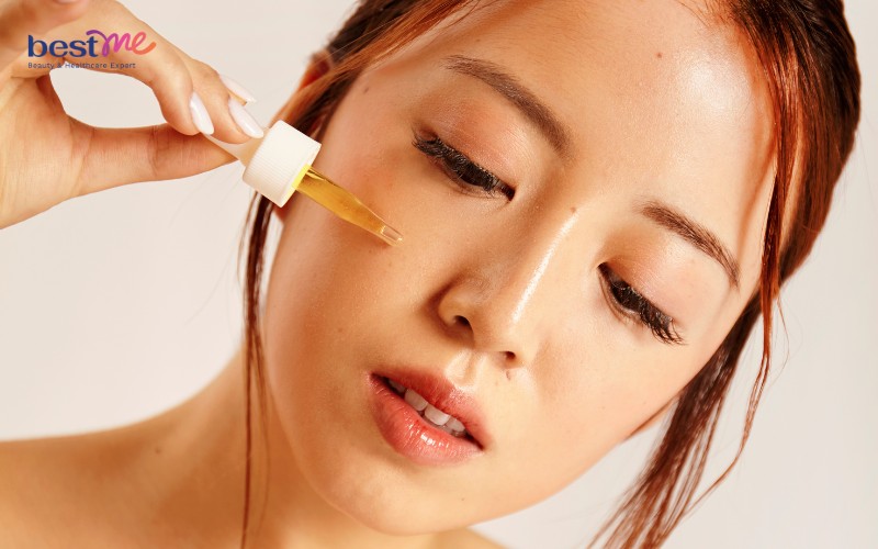 Thoa serum se khít lỗ chân lông