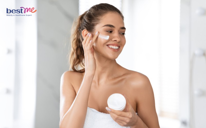 Da mặt sần sùi lỗ chân lông to cũng cần được thoa kem dưỡng ẩm đều đặn
