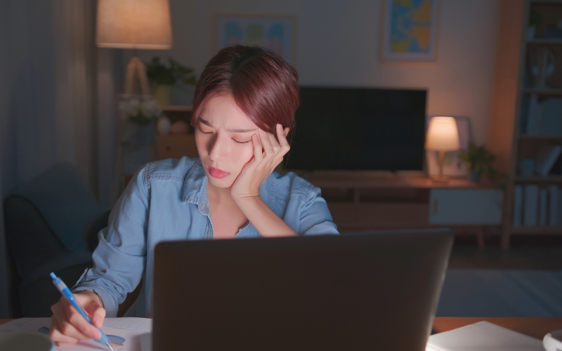 Lối sinh hoạt không điều độ khiến sức khỏe làn da suy giảm