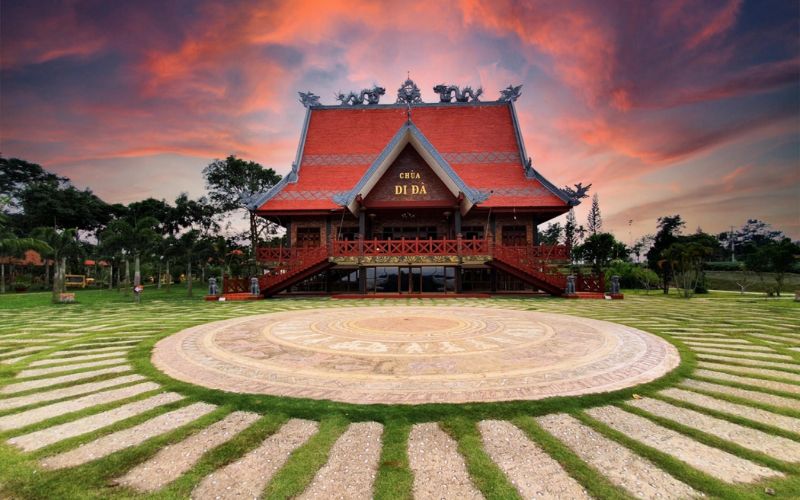danh-sach-12-chua-lam-dong-noi-tieng-dep-va-linh-thieng-6 Danh sách 12 chùa Lâm Đồng nổi tiếng đẹp và linh thiêng - 6