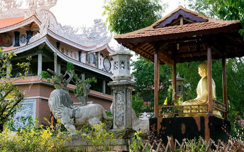 danh-sach-16-ngoi-chua-da-lat-dep-noi-tieng-linh-thieng-1 Danh sách 16 ngôi chùa Đà Lạt đẹp nổi tiếng linh thiêng - 1