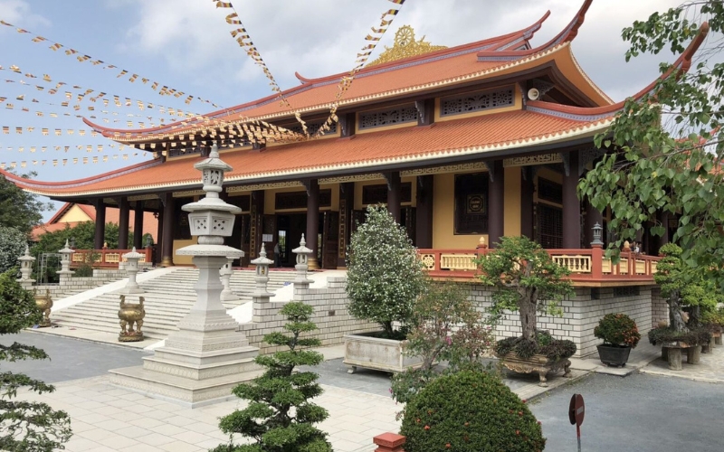 danh-sach-16-ngoi-chua-da-lat-dep-noi-tieng-linh-thieng-10 Danh sách 16 ngôi chùa Đà Lạt đẹp nổi tiếng linh thiêng - 10