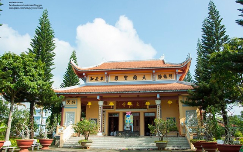 danh-sach-16-ngoi-chua-da-lat-dep-noi-tieng-linh-thieng-11 Danh sách 16 ngôi chùa Đà Lạt đẹp nổi tiếng linh thiêng - 11