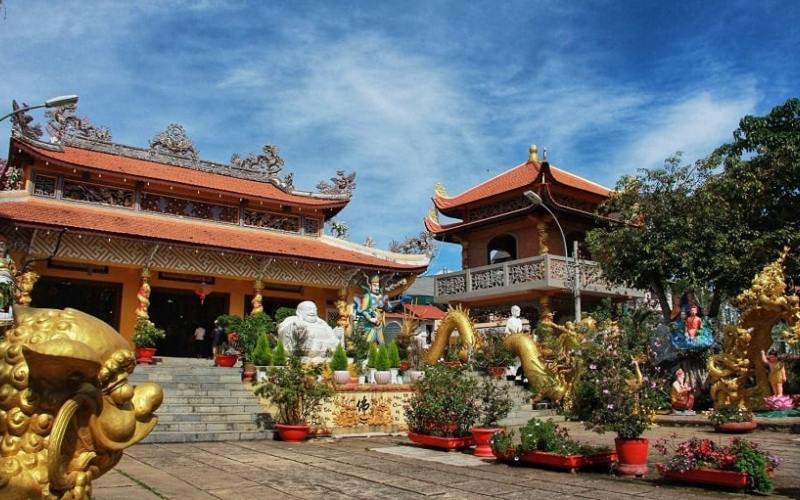 danh-sach-16-ngoi-chua-da-lat-dep-noi-tieng-linh-thieng-5 Danh sách 16 ngôi chùa Đà Lạt đẹp nổi tiếng linh thiêng - 5