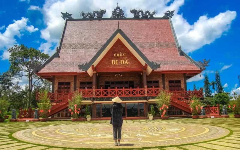 danh-sach-16-ngoi-chua-da-lat-dep-noi-tieng-linh-thieng-7 Danh sách 16 ngôi chùa Đà Lạt đẹp nổi tiếng linh thiêng - 7