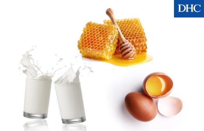 Đắp mặt nạ mật ong trứng gà và sữa tươi để làm mờ vết thâm, sạm đen