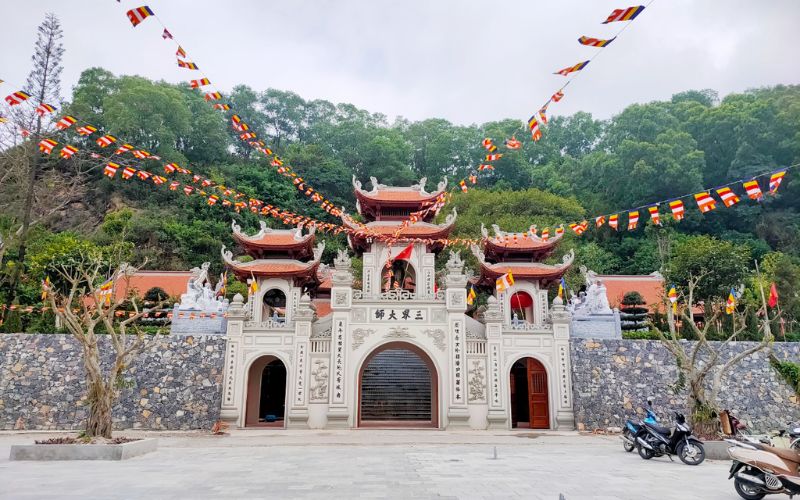 dau-nam-du-xuan-12-ngoi-chua-nam-dinh-dep-va-thieng-nhat-8 Đầu năm du xuân 12 ngôi chùa Nam Định đẹp và thiêng nhất - 8