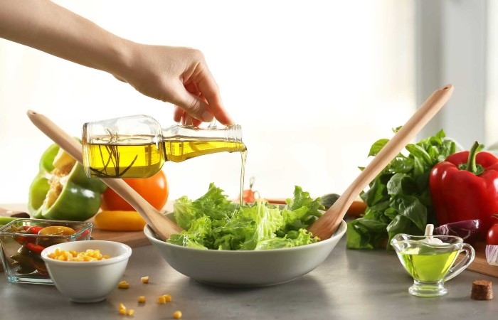 Dầu olive chứa hàm lượng chất béo đơn chưa bão hòa cùng omega 3 và omega 6 cực kỳ tốt cho sức khỏe
