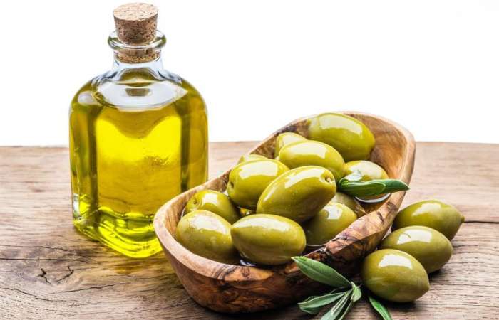 Điểm đặc biệt chung của các dòng son DHC  là đều chứa chiết xuất dầu olive nguyên chất với độ tinh khiết cao