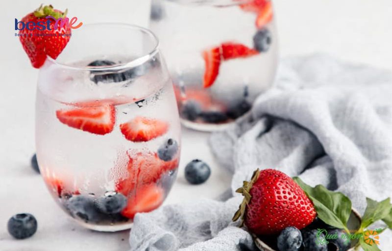 Detox dâu tây việt quất giúp bạn giảm mỡ bụng hiệu quả